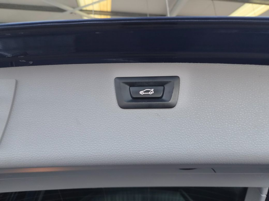 2018 BMW 3 Series - image 13