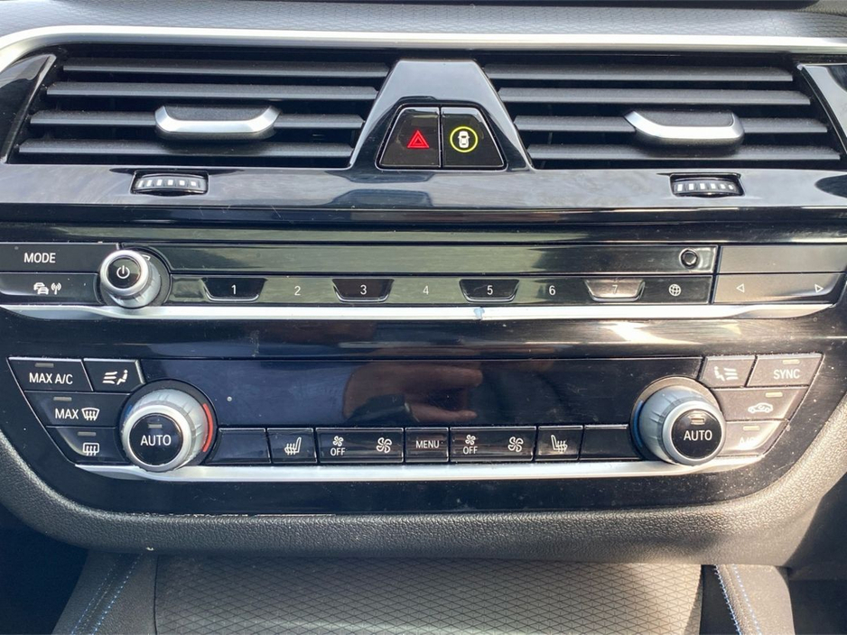 2022 BMW 5 Series - image 8