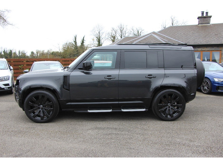 2022 Land Rover Defender - image 8