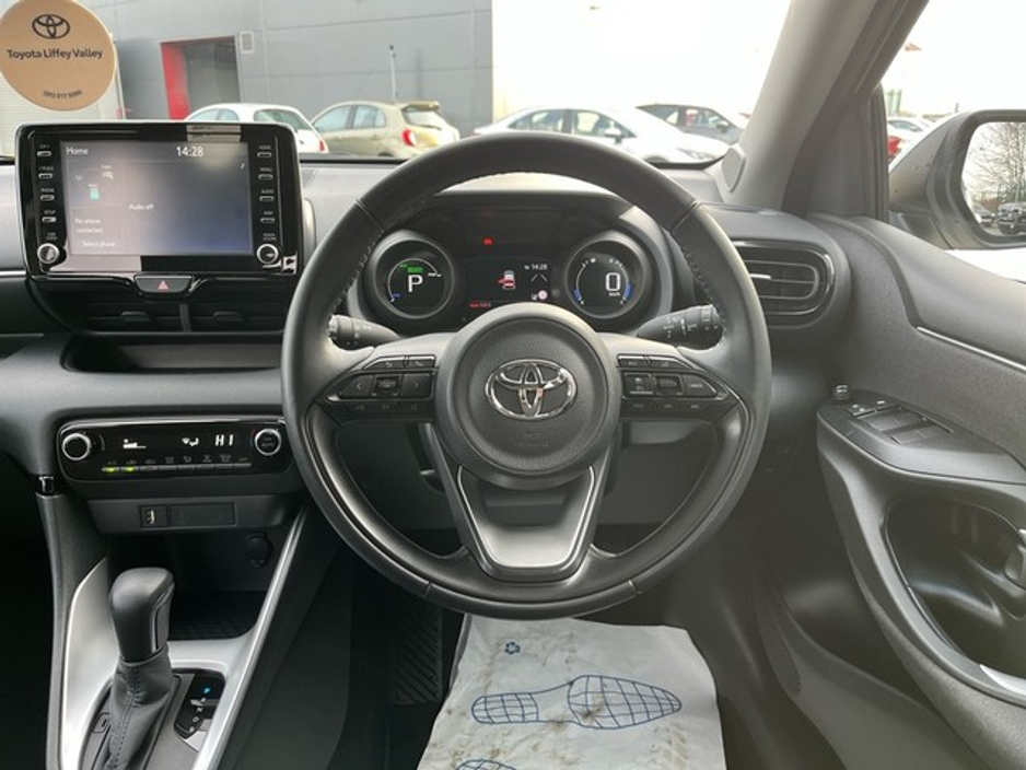 2023 Toyota Yaris YARIS HYBRID LUNA SPORT €24,950
