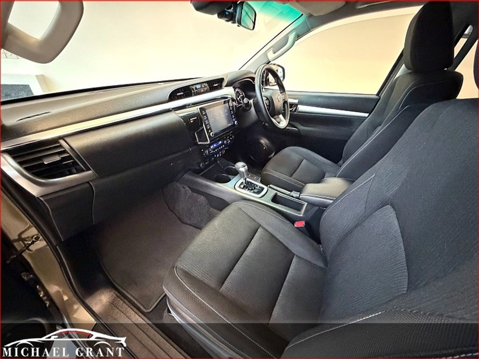 2022 Toyota Hilux AUTOMATIC 2.8D IRISH CAR ONLY 58KM SR5 DOUBLE CAB N1 COMMERCIAL VAT €36,585