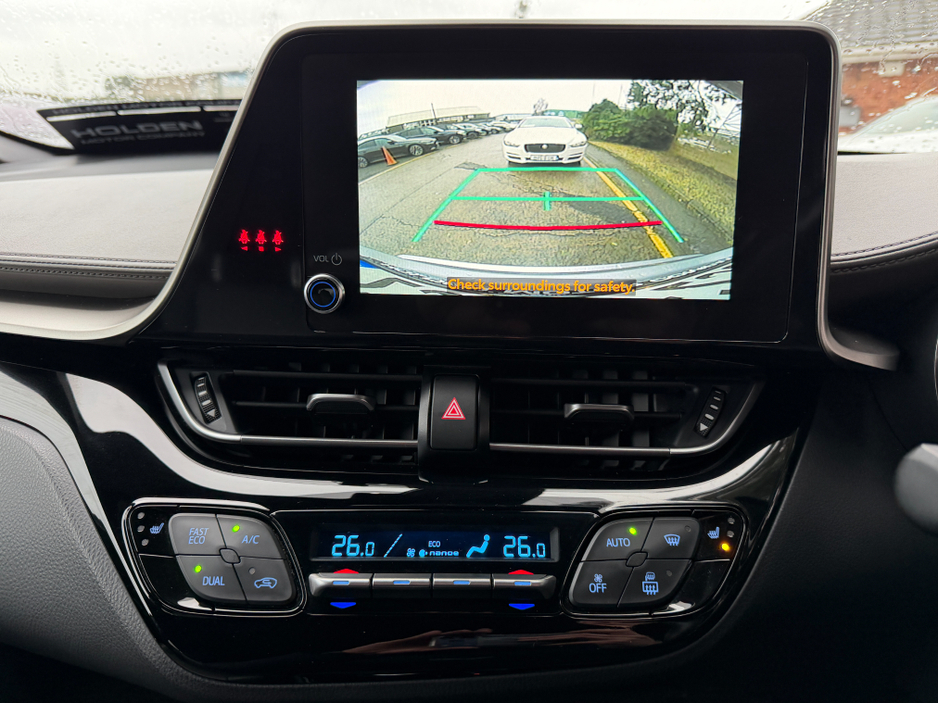 2023 Toyota C-HR HYBRID..Keyless Entry..Apple CarPlay €22,750