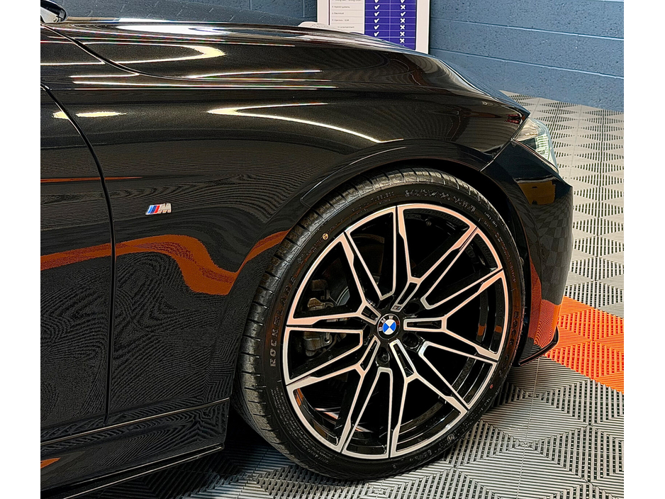 2017 BMW 3 Series - image 13