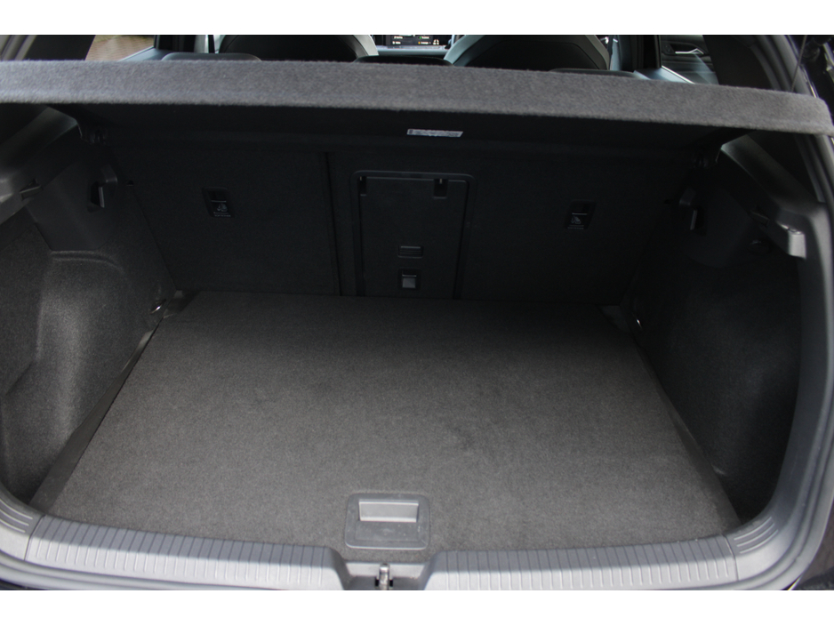 2023 Volkswagen Golf - image 18