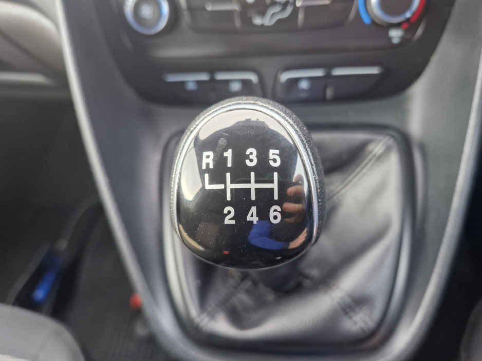 2022 Ford Transit Connect - image 10