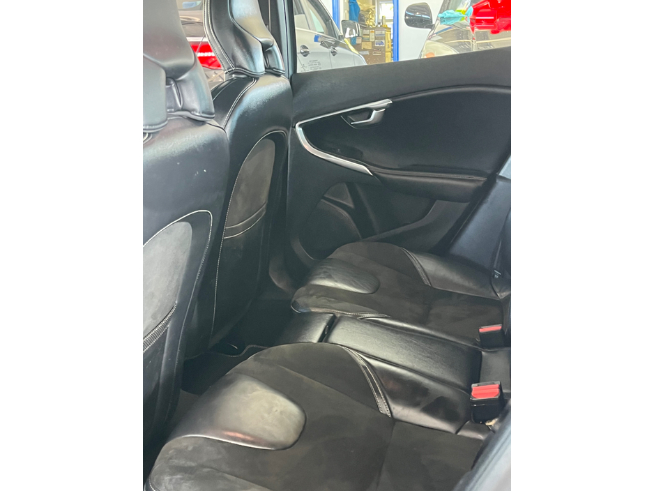 2016 Volvo V40 R-DESIGN D2 €12,950