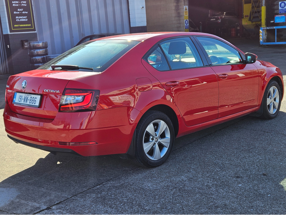 2019 Skoda Octavia - image 3