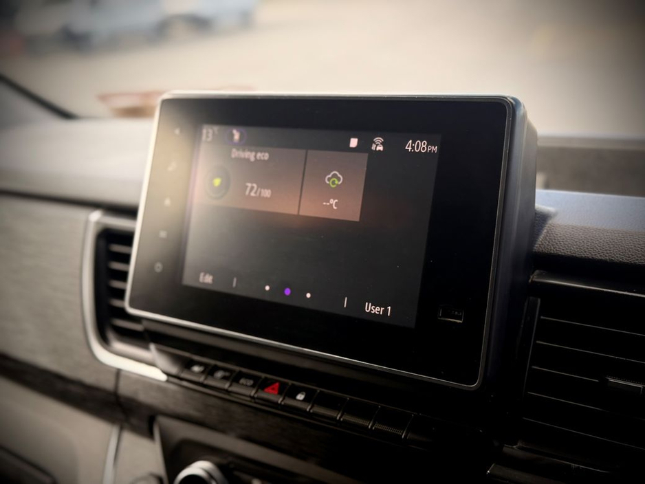 2023 Renault Trafic - image 11