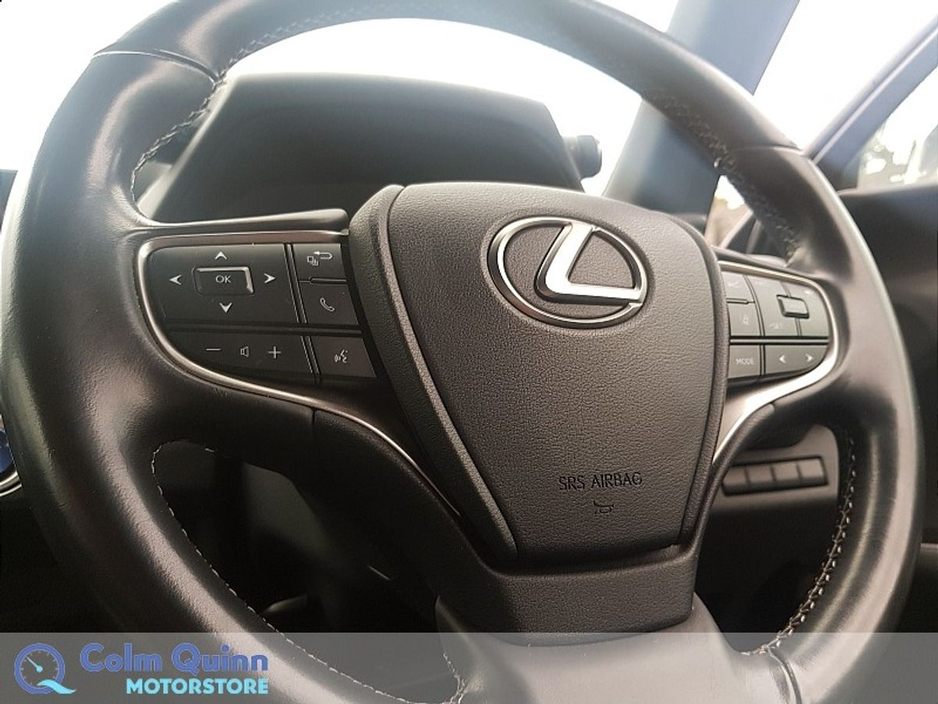 2021 Lexus UX 300 e - image 13