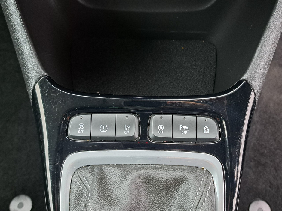 2022 Opel Crossland - image 25