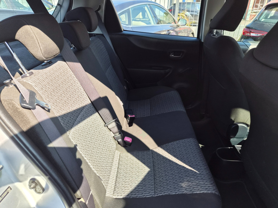 2014 Toyota Yaris - image 14