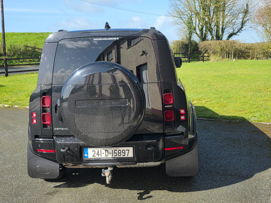 2024 Land Rover Defender - image 5