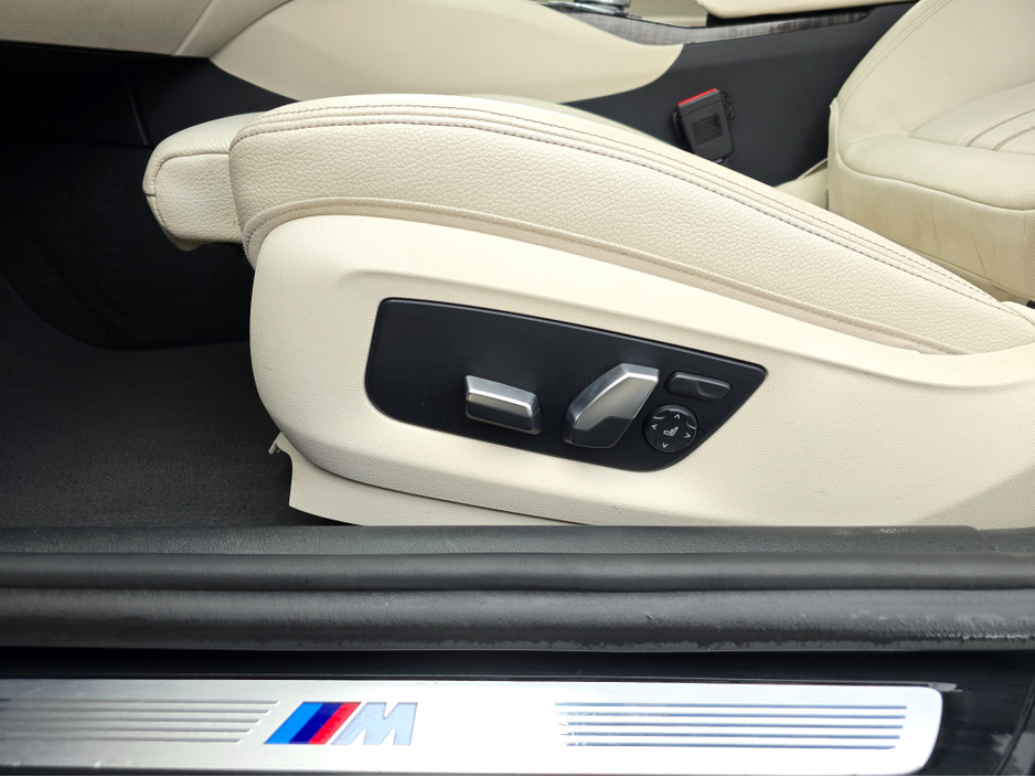 2017 BMW 5 Series - image 16