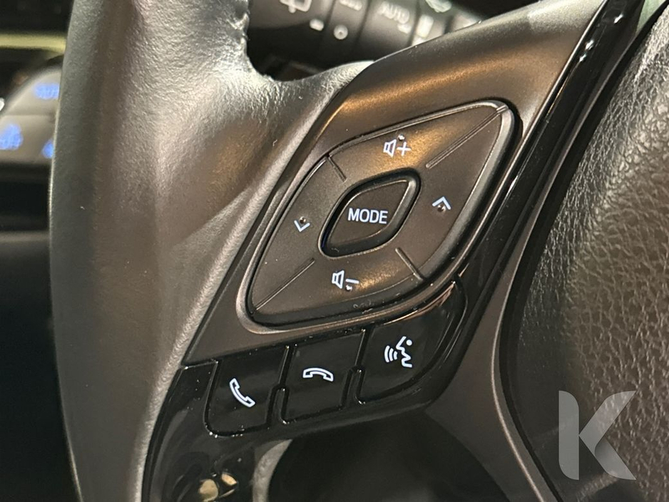 2020 Toyota C-HR - image 18