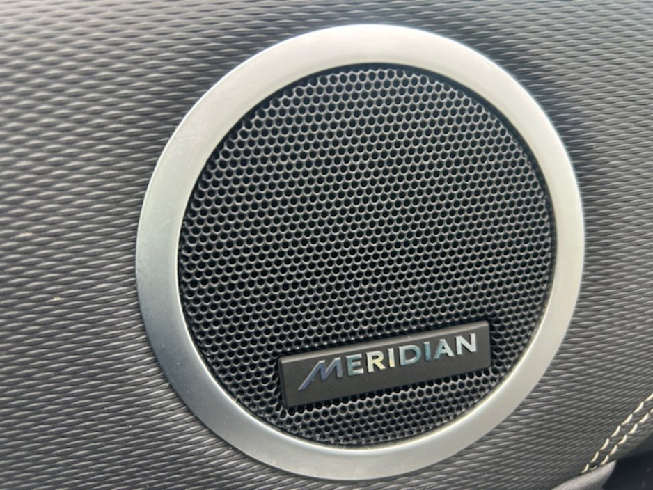 2024 Land Rover Discovery - image 17