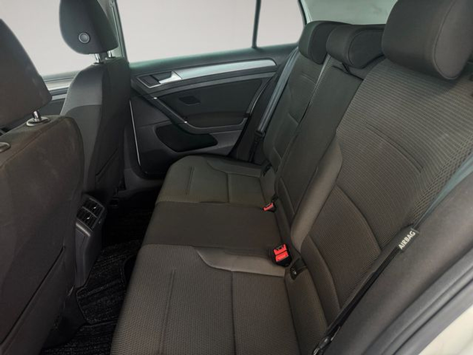 2018 Volkswagen Golf - image 16