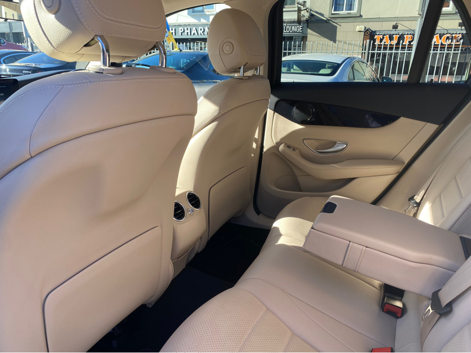 2022 Mercedes-Benz GLC Class - image 17