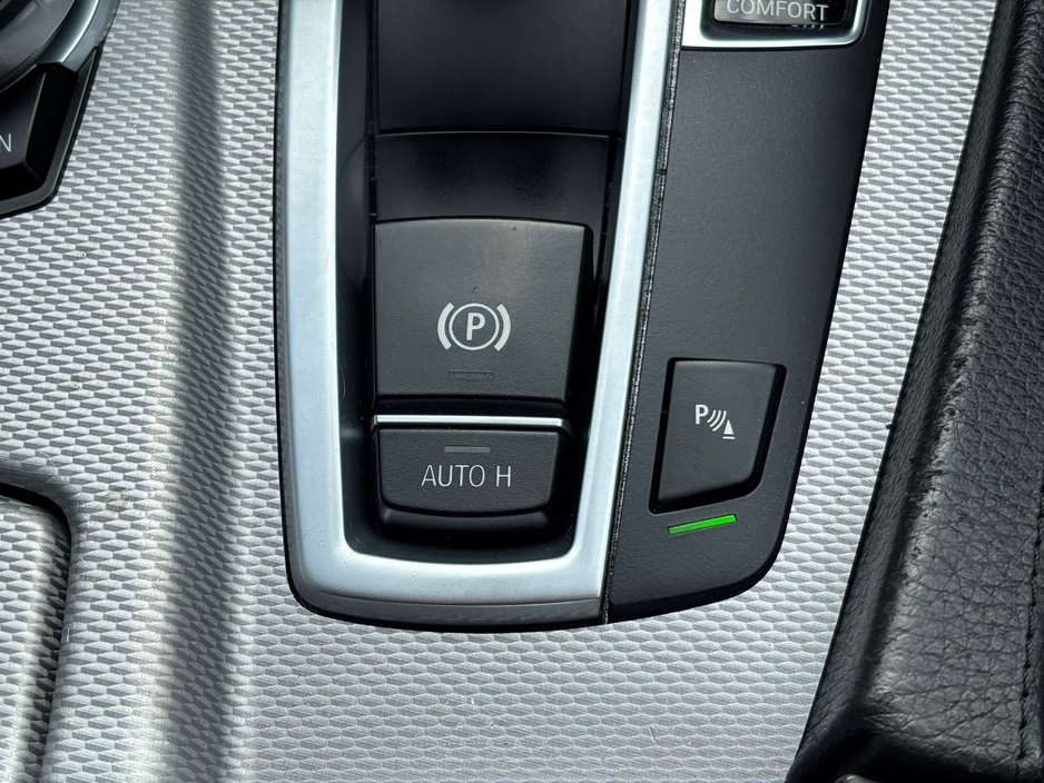 2016 BMW 5 Series - image 26