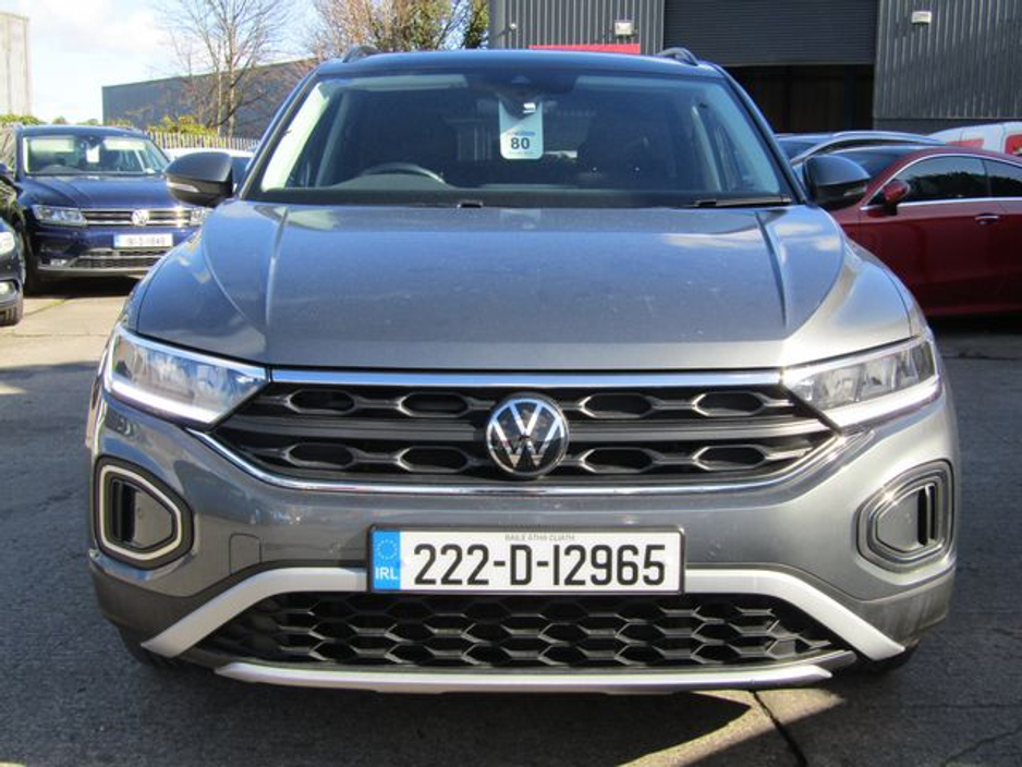 2022 Volkswagen T-Roc - image 2