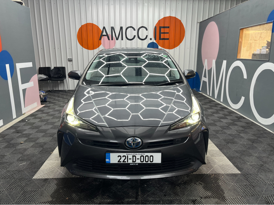 2022 Toyota Prius - image 6