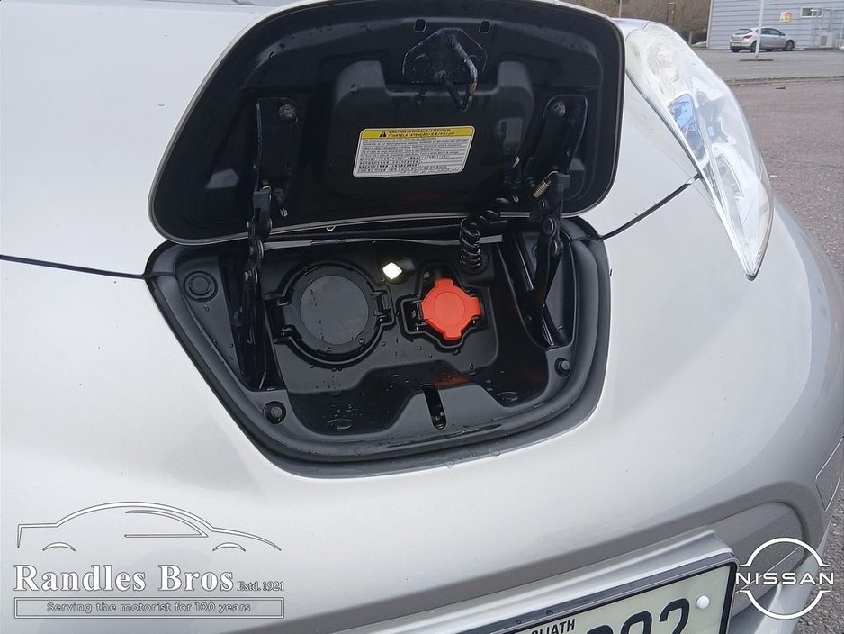 2016 Nissan Leaf - image 26