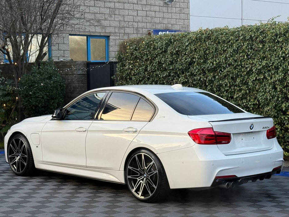 2018 BMW 3 Series 330e M-SPORT COMPETITION 2.0 HYBRID // LEATHER POWERED & HEATED M-SPORT SEATS // SERVICE HISTORY // BLIND SPOT MONITOR €22,900