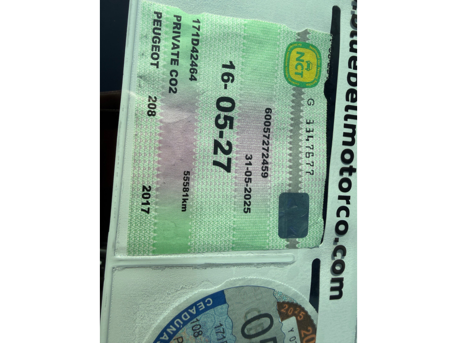 2017 Peugeot 208 - image 11