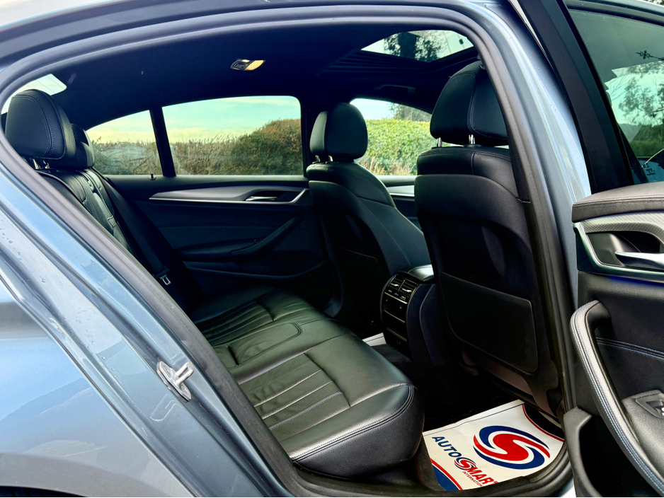 2018 BMW 5 Series - image 12