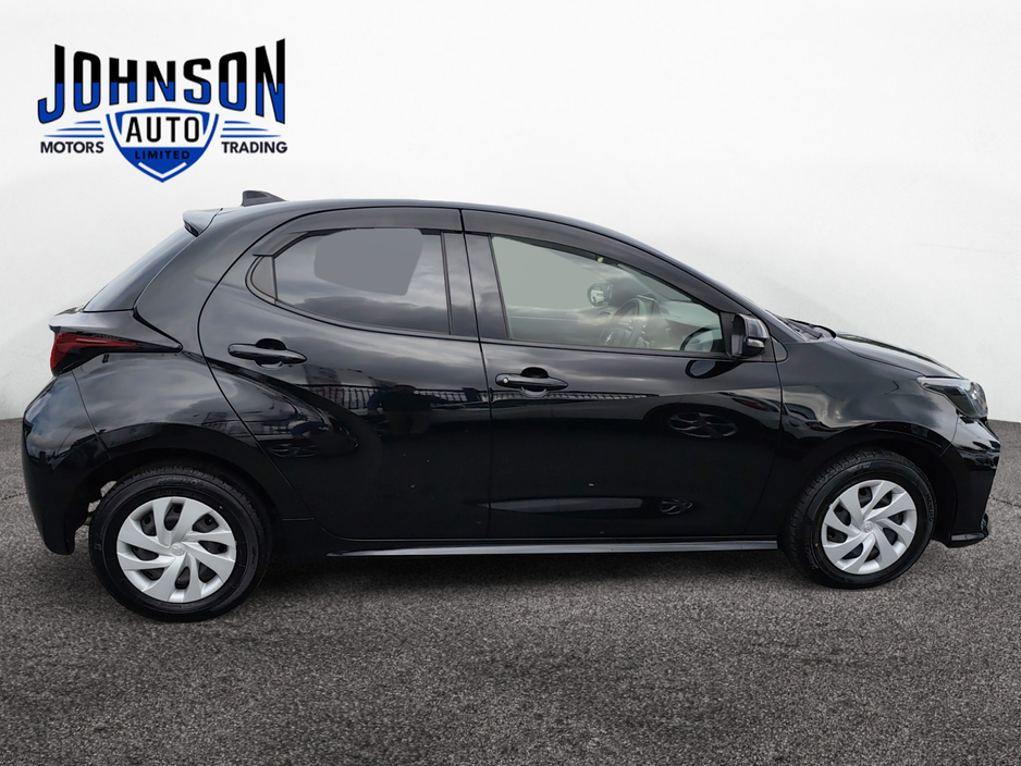 2021 Toyota Yaris - image 7