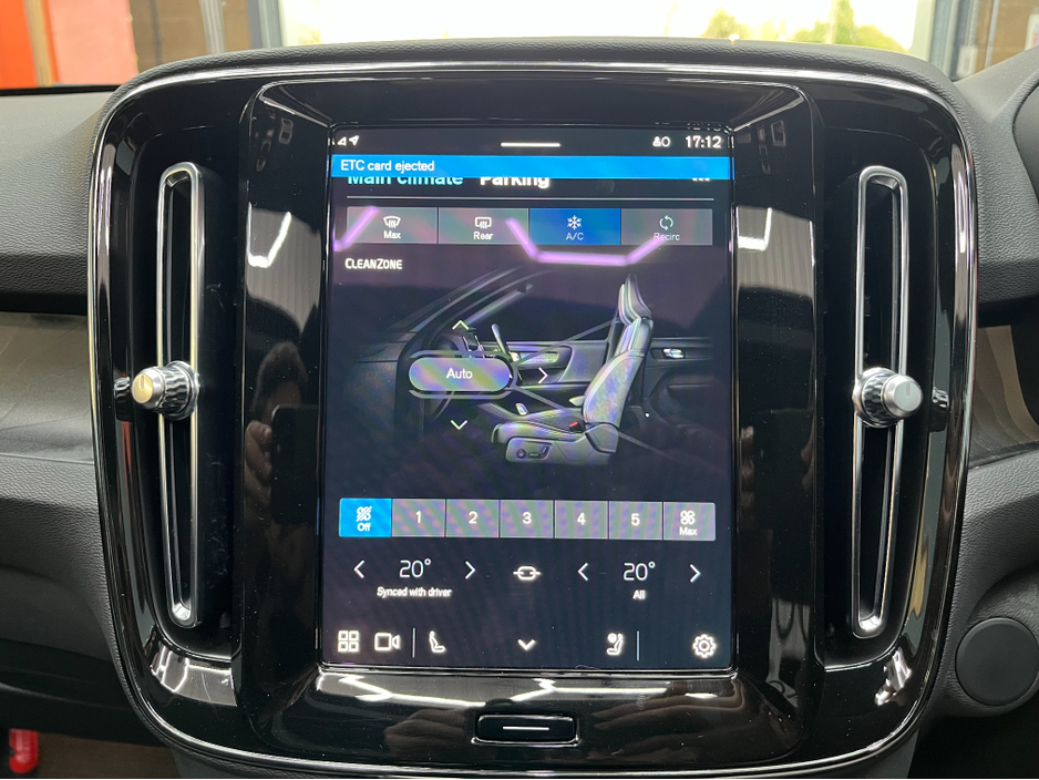 2023 Volvo XC40 - image 23