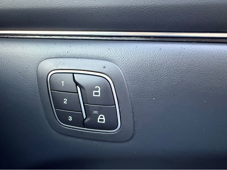 2021 Ford Mustang Mach-E Extended Range - panoramic Roof - Mustang €27,950