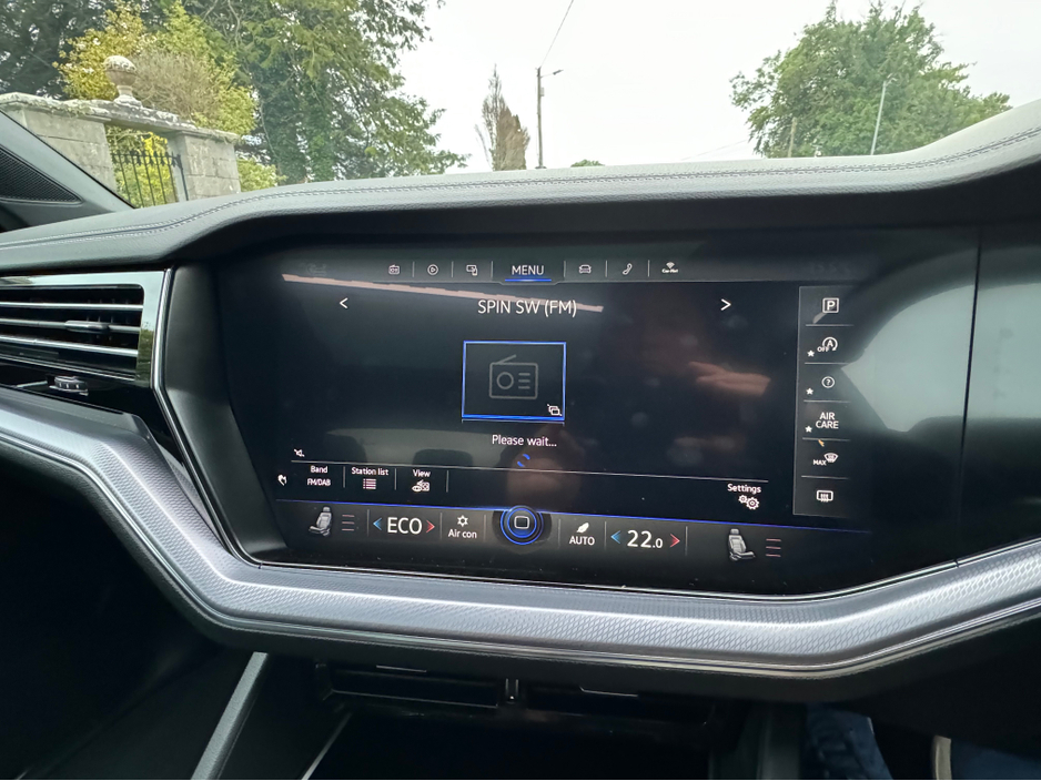 2024 Volkswagen Touareg - image 25