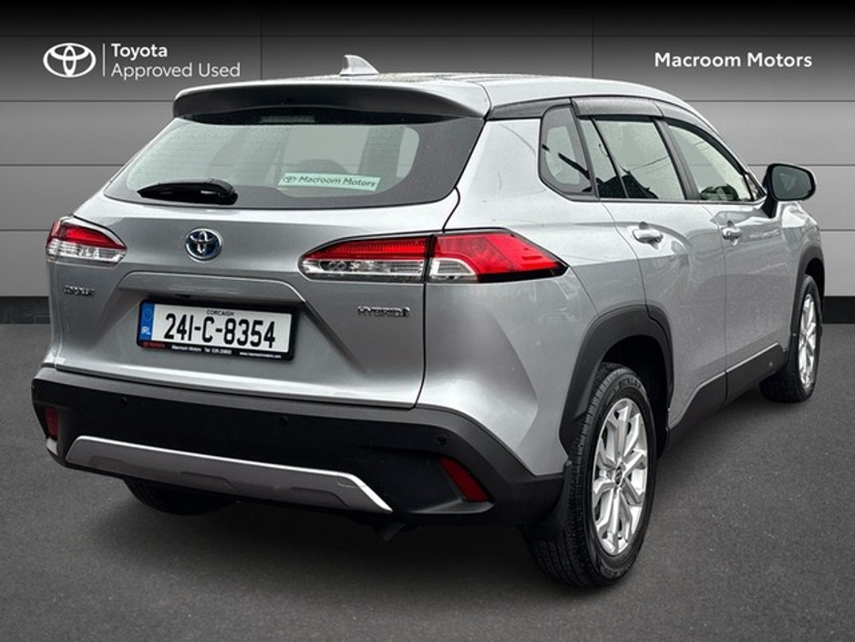 2024 Toyota Corolla Cross - image 2