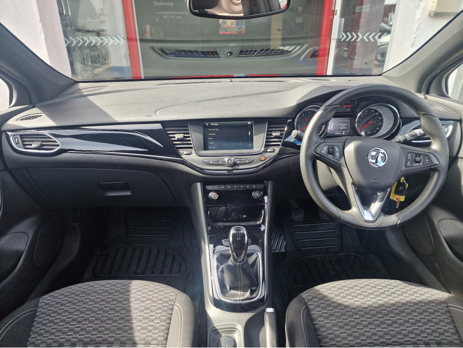 2017 Opel Astra - image 27