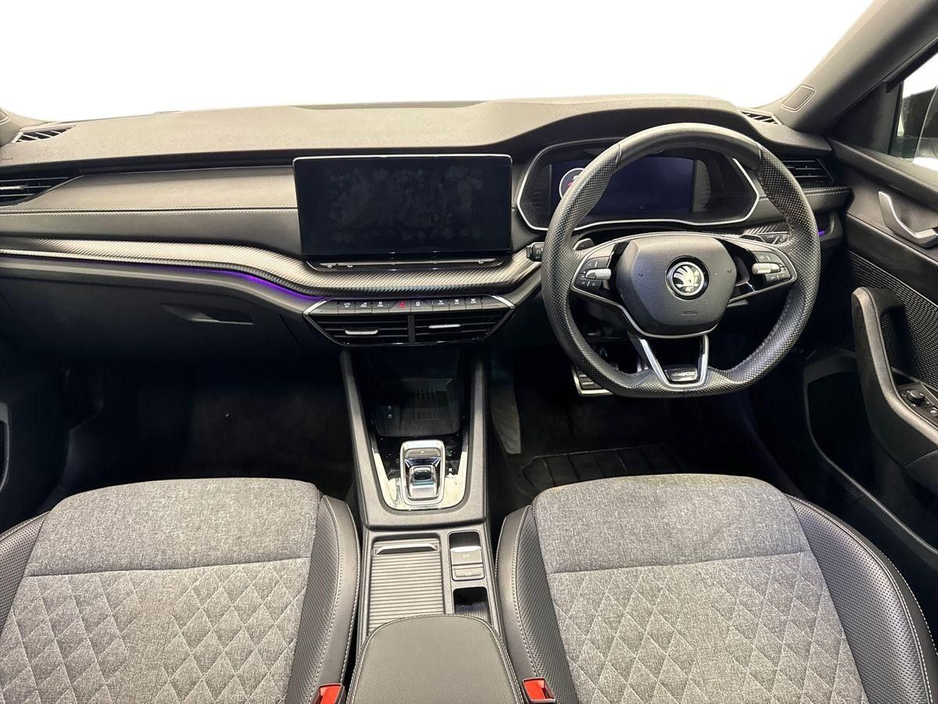 2025 Skoda Octavia - image 8