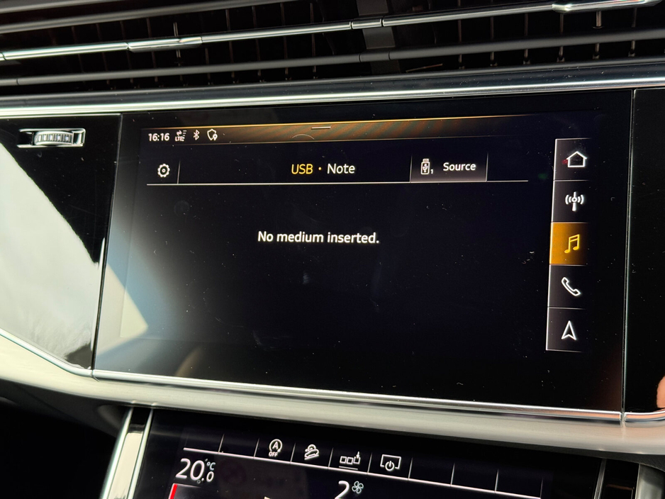 2020 Audi Q8 - image 14