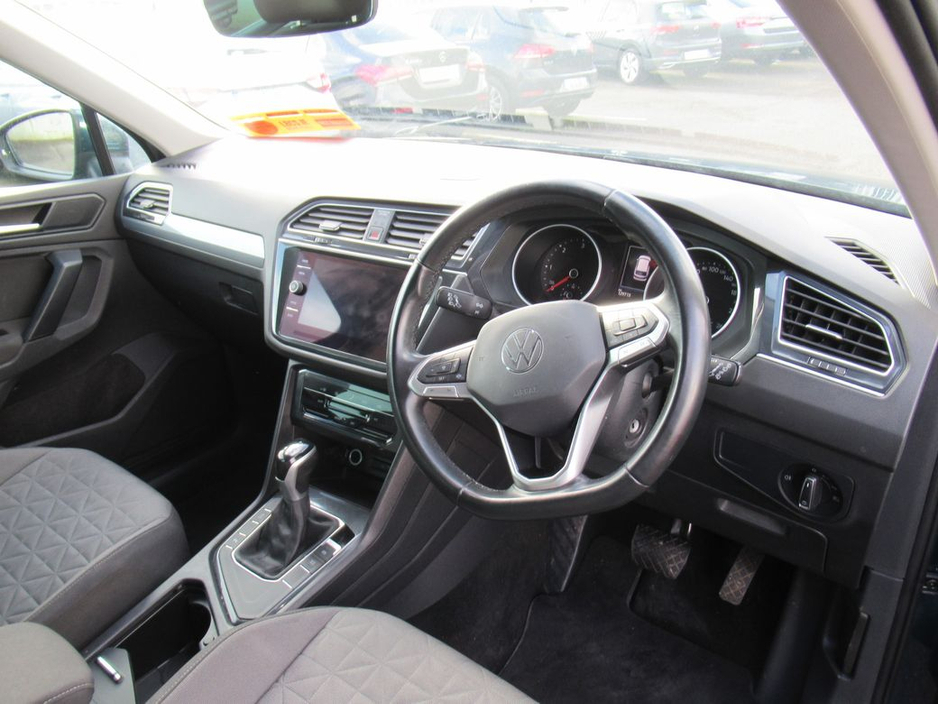 2022 Volkswagen Tiguan - image 14