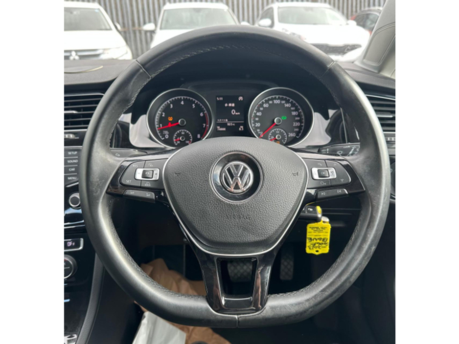 2013 Volkswagen Golf - image 17