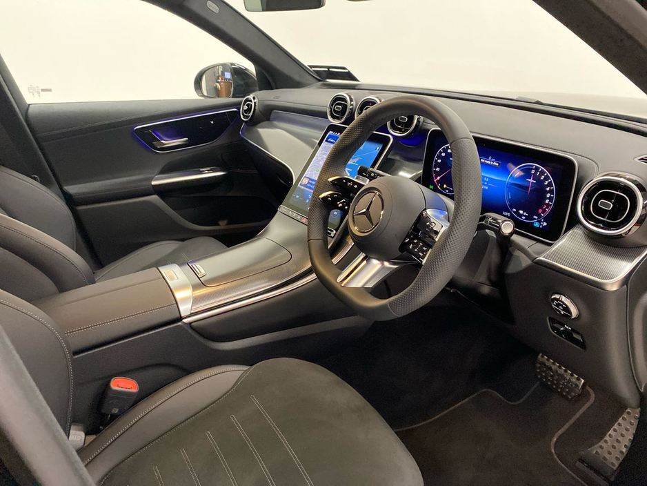 2025 Mercedes-Benz GLC Class - image 9