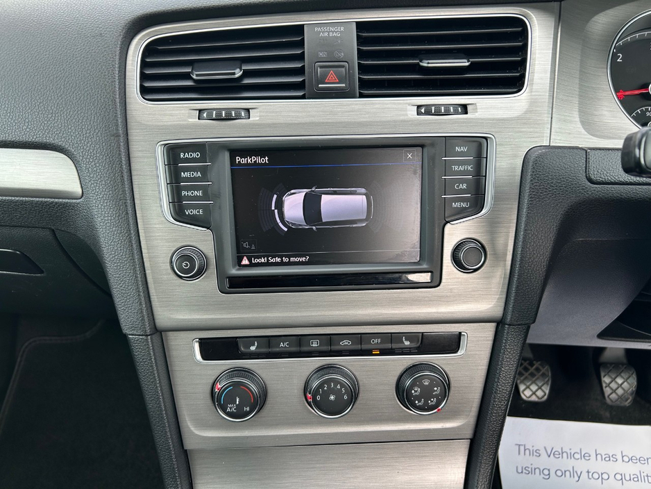 2016 Volkswagen Golf - image 14