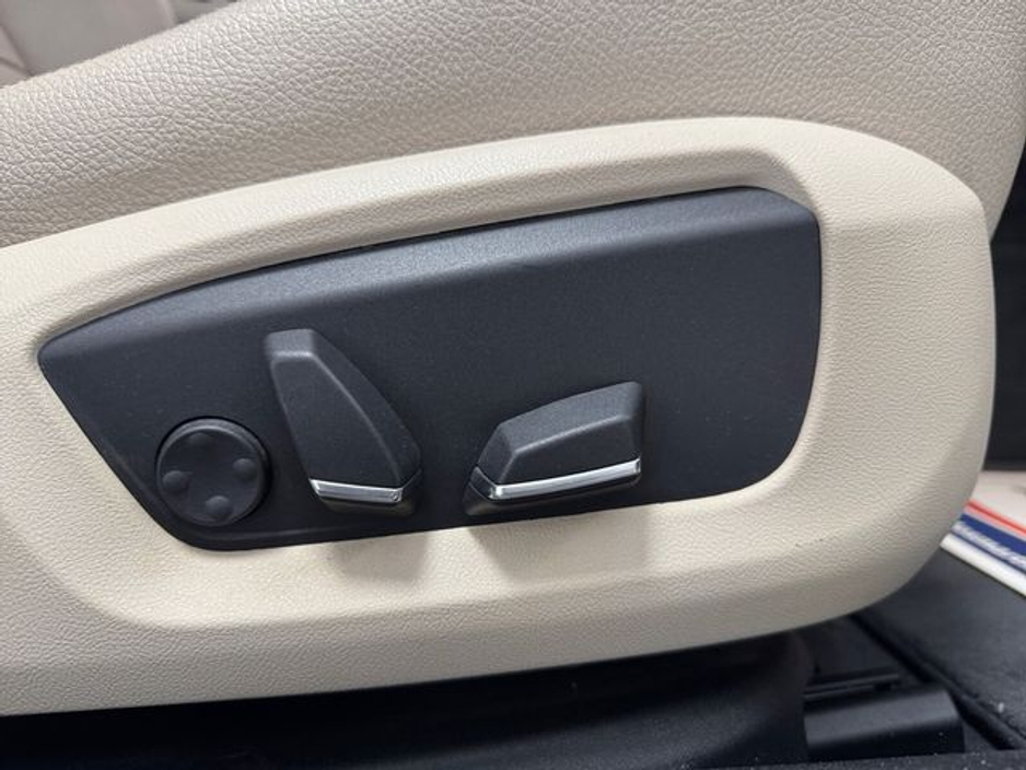 2016 BMW 5 Series - image 22