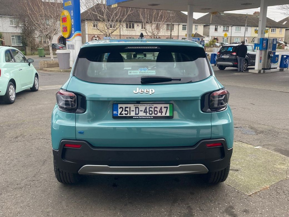 2025 Jeep Avenger - image 6