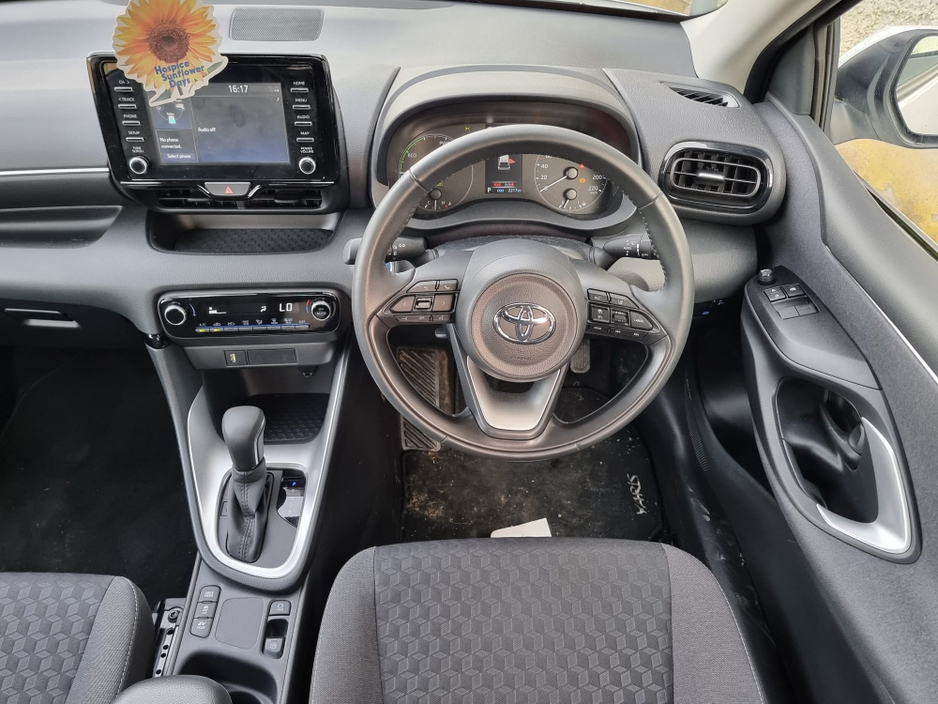 2024 Toyota Yaris - image 19