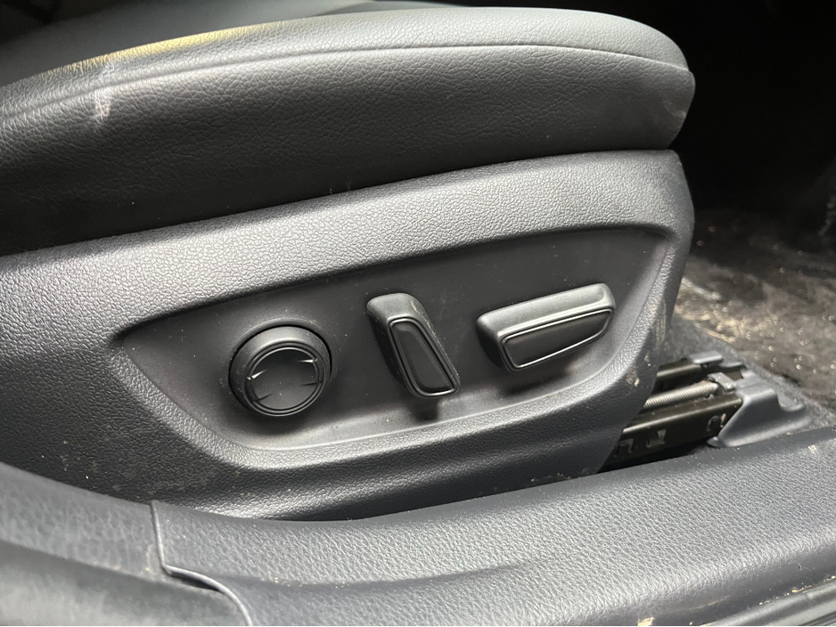 2019 Toyota Camry - image 11