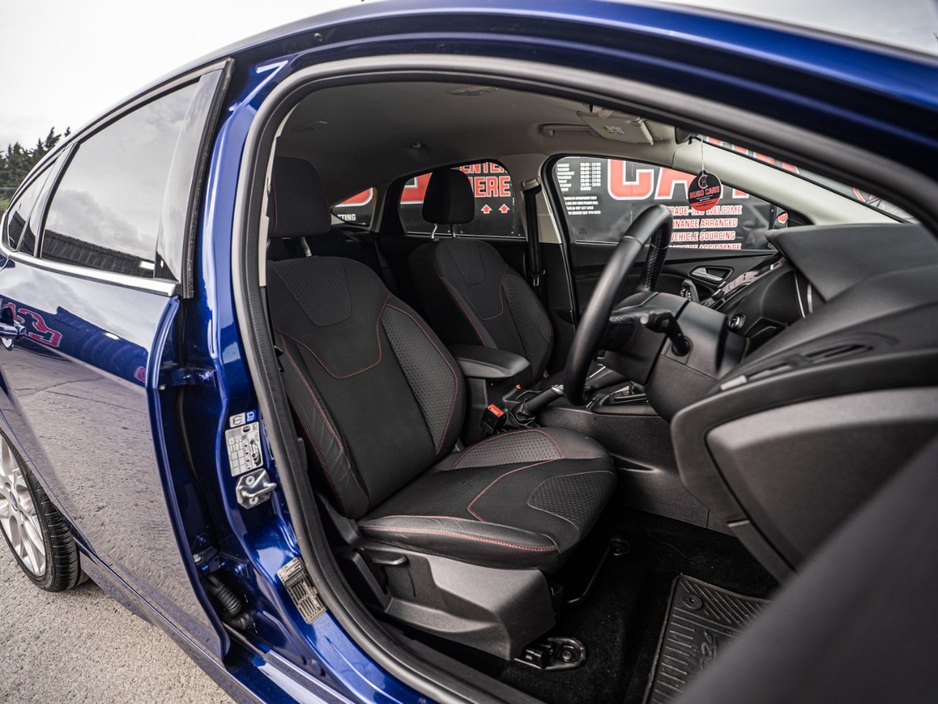 2015 Ford Focus - image 19