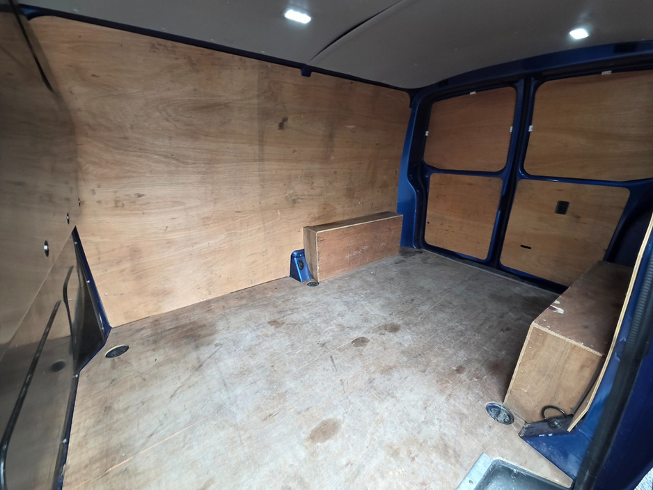 2023 Volkswagen Transporter - image 8