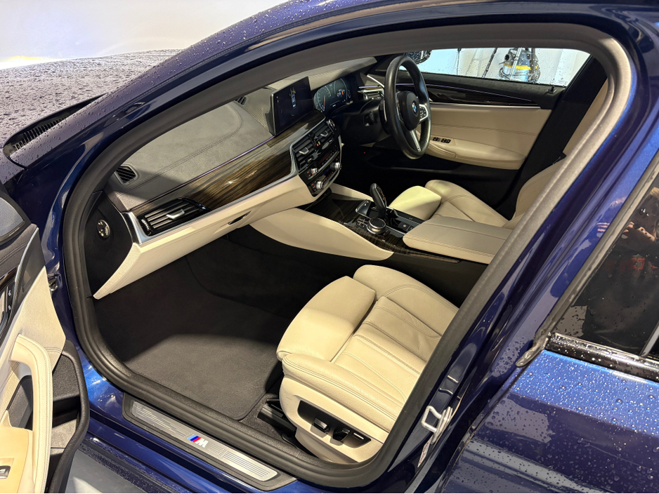 2018 BMW 5 Series - image 7