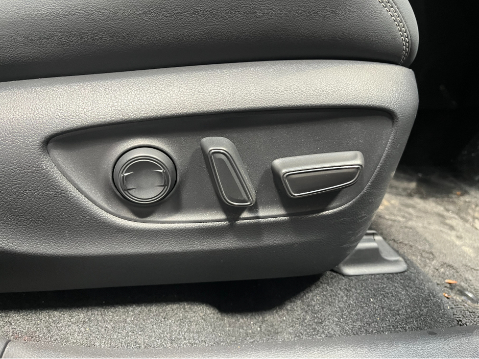 2024 Toyota Rav4 - image 13