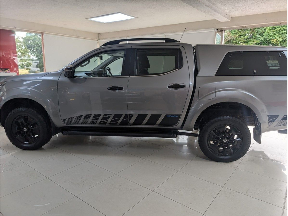 2021 Nissan Navara - image 2