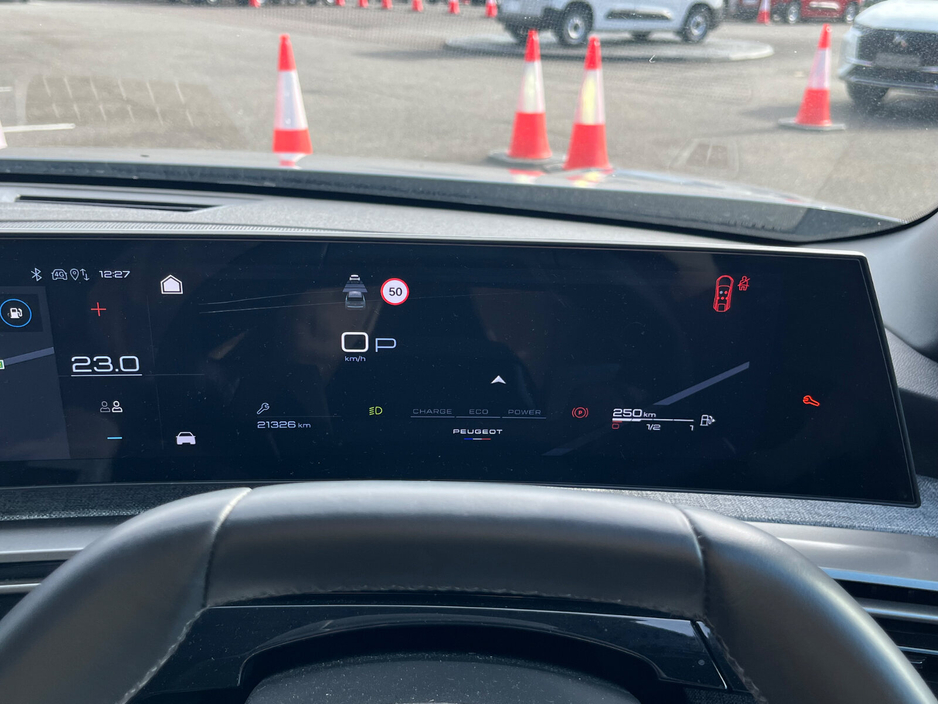 2025 Peugeot 5008 - image 13